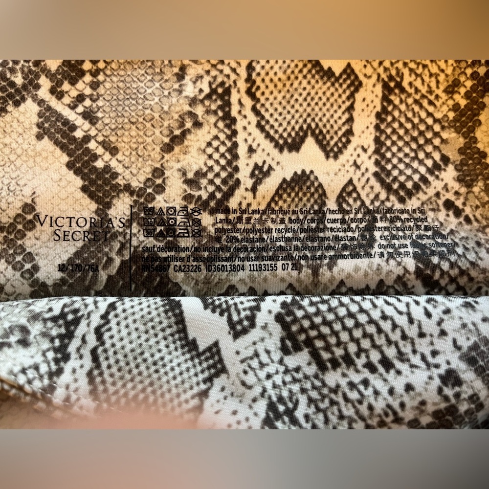 Victoria’s Secret Sport Leggings Leopard - Picture 6 of 6